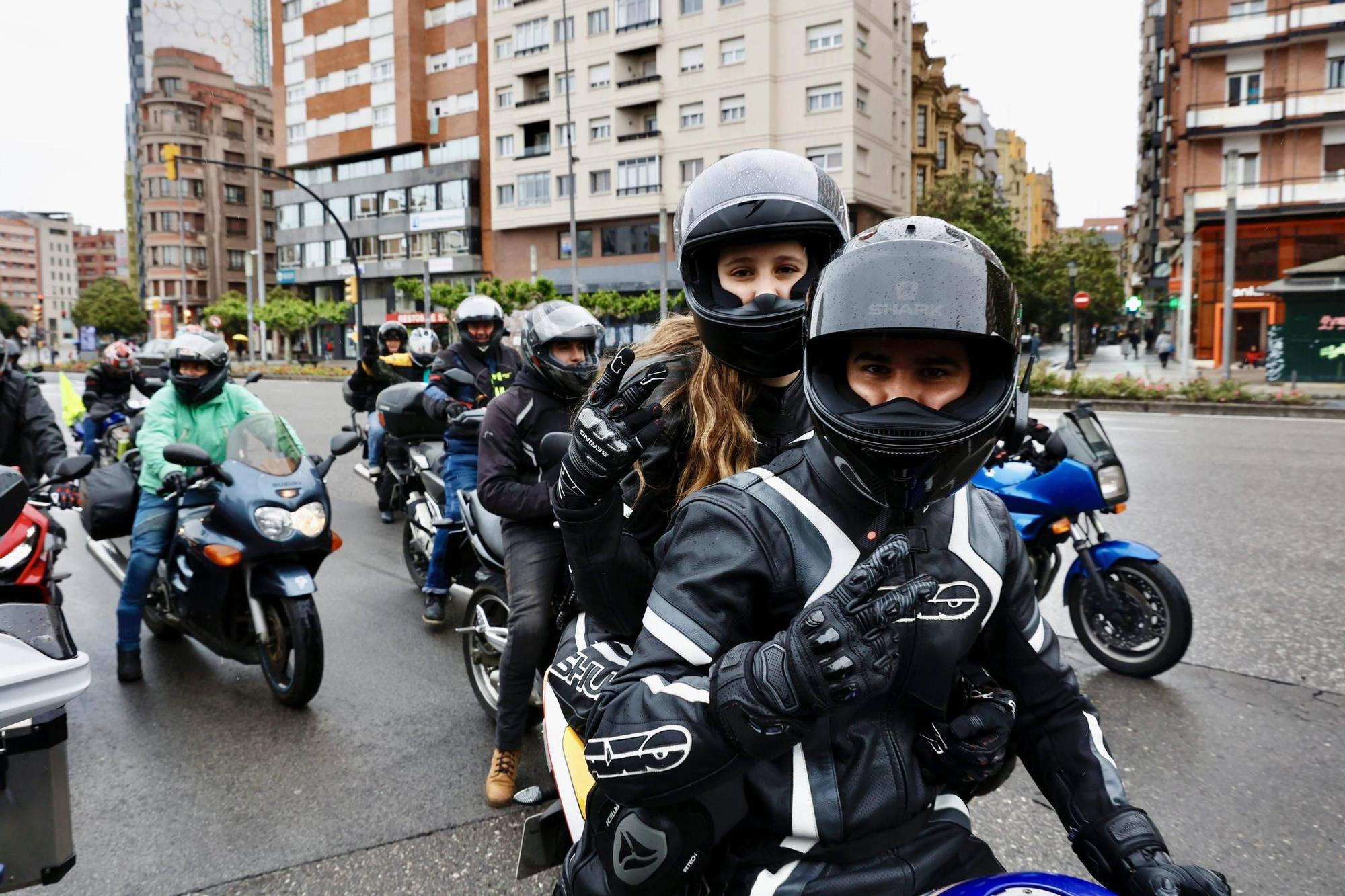 Así fue la salida de Gijón de la II Ruta motera a favor de los enfermos de ELA (en imágenes)