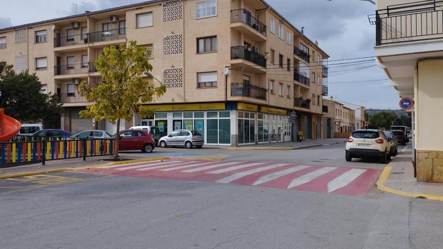 La oficina de Correos en la plaza Valle de Ayora carece de repartidores.