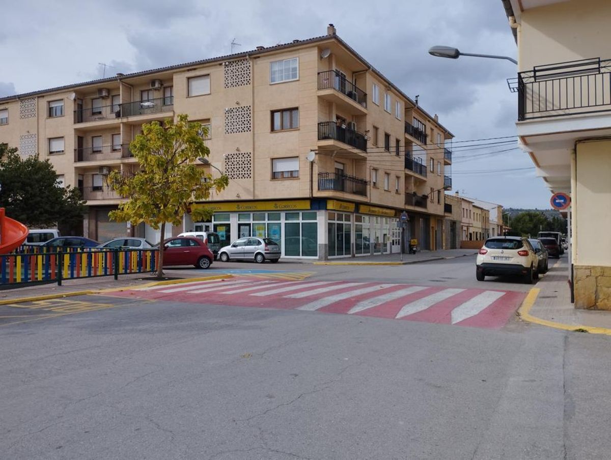 La oficina de Correos en la plaza Valle de Ayora carece de repartidores.