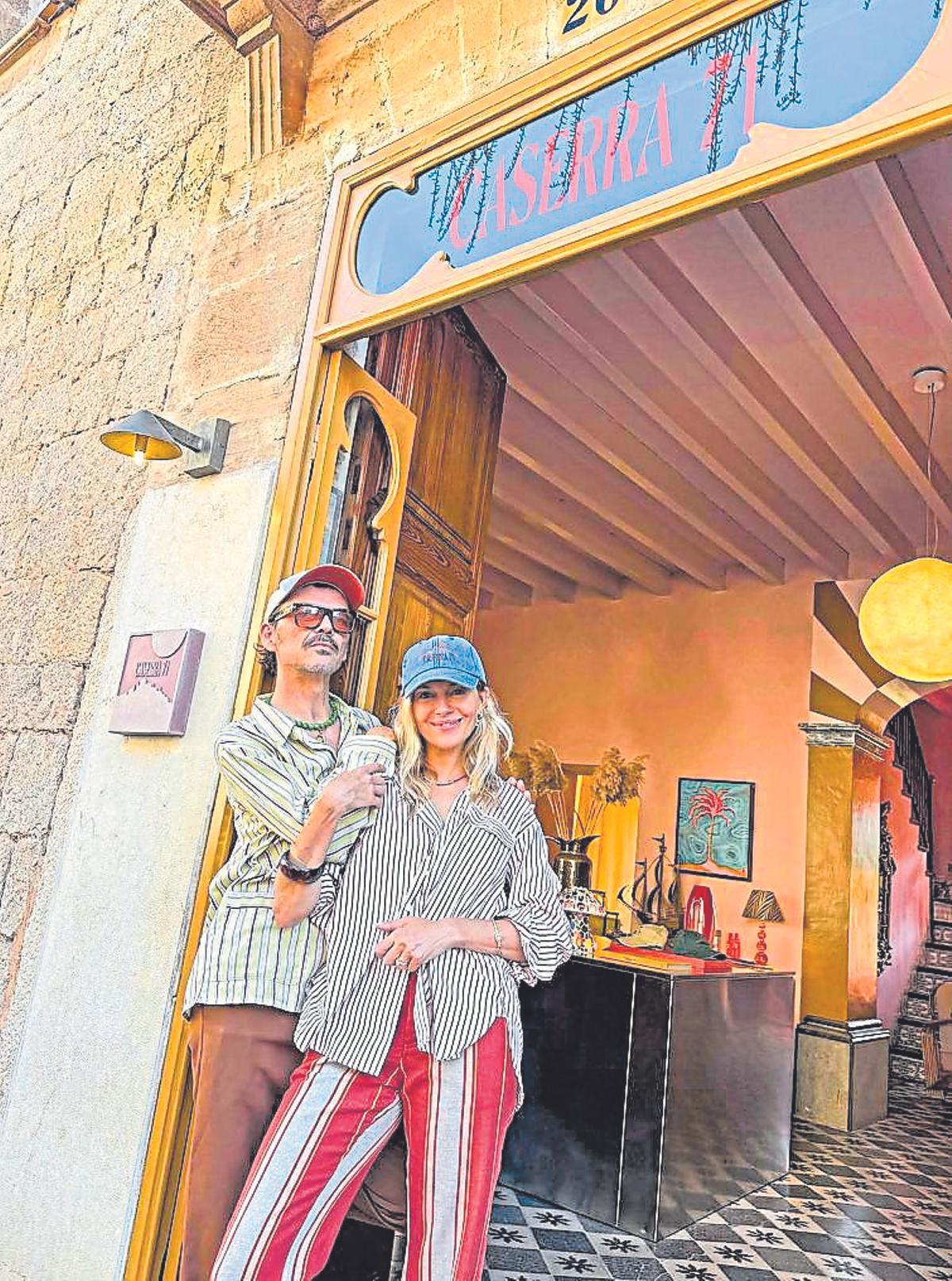 Sienna Miller, de compras en Deià.