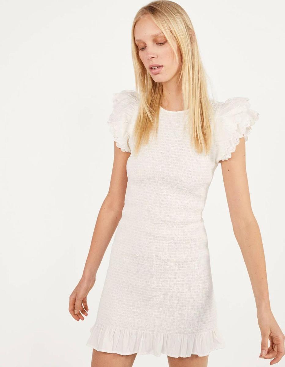 Vestido blanco de Bershka (25,99€)