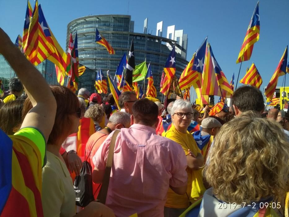 Concentració independentista davant l'Eurocambra