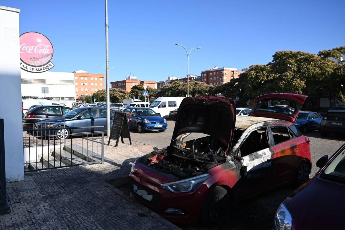 Vehículo calcinado esta madrugada en San Roque.