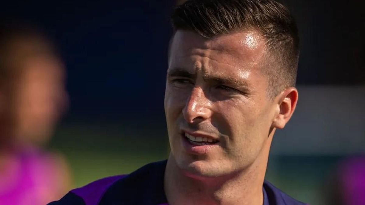 El Barça renueva a Iñaki Peña hasta 2029 y lo cede al Elche para poder inscribir a Szczesny