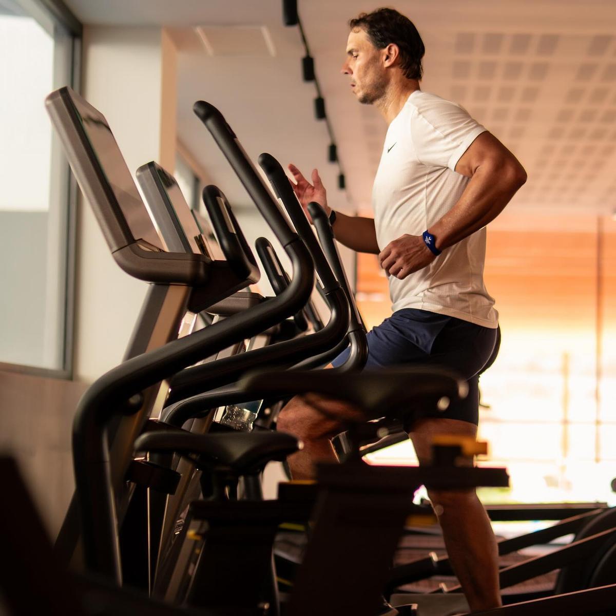 Nadal durante un entrenamiento en el gimnasio de su academia en Manacor