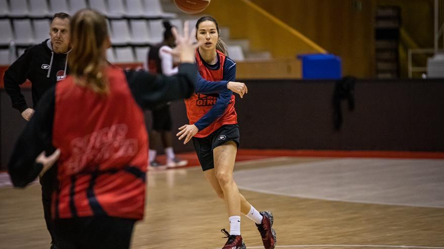 Laura Peña  deixa el bàsquet indefinidament per cuidar la seva salut mental