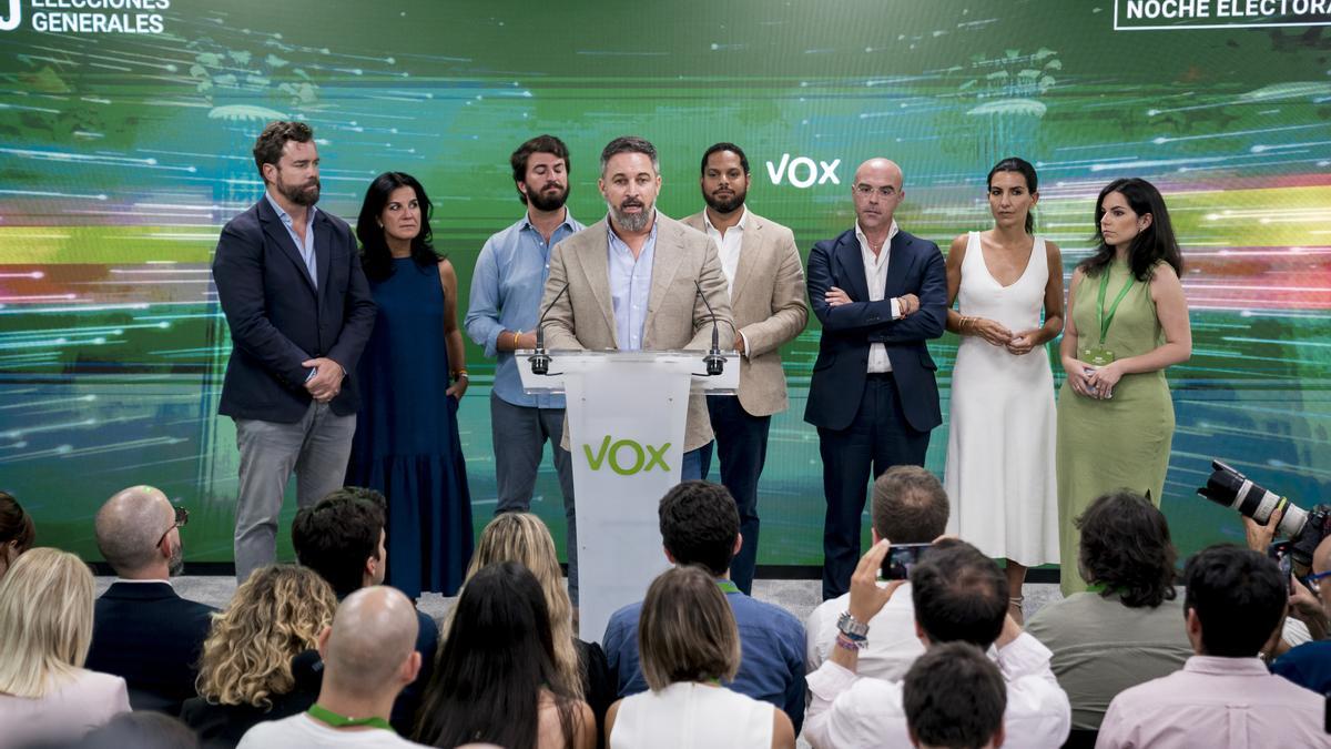 El presidente de Vox, Santiago Abascal, acompañado de miembros de su partido tras las elecciones generales del 23 de julio