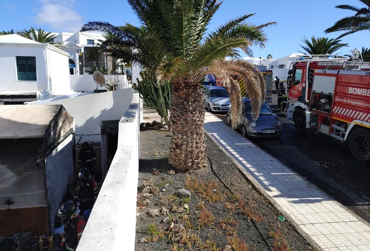 Incendio en una vivienda de la calle Caldera de Taburiente, en Costa Teguise