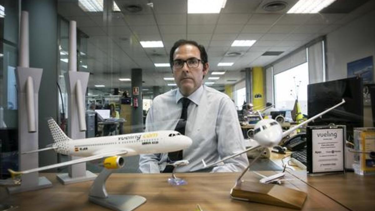 J Javier Sánchez-Prieto, presidente de Vueling, en su despacho de las instalaciones de la compañía en el Polígono Mas Blau de El Prat de Llobregat.