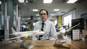 Javier Sánchez-Prieto, presidente de Vueling, en su despacho de las instalaciones de la compañía en el Polígono Mas Blau de El Prat de Llobregat.