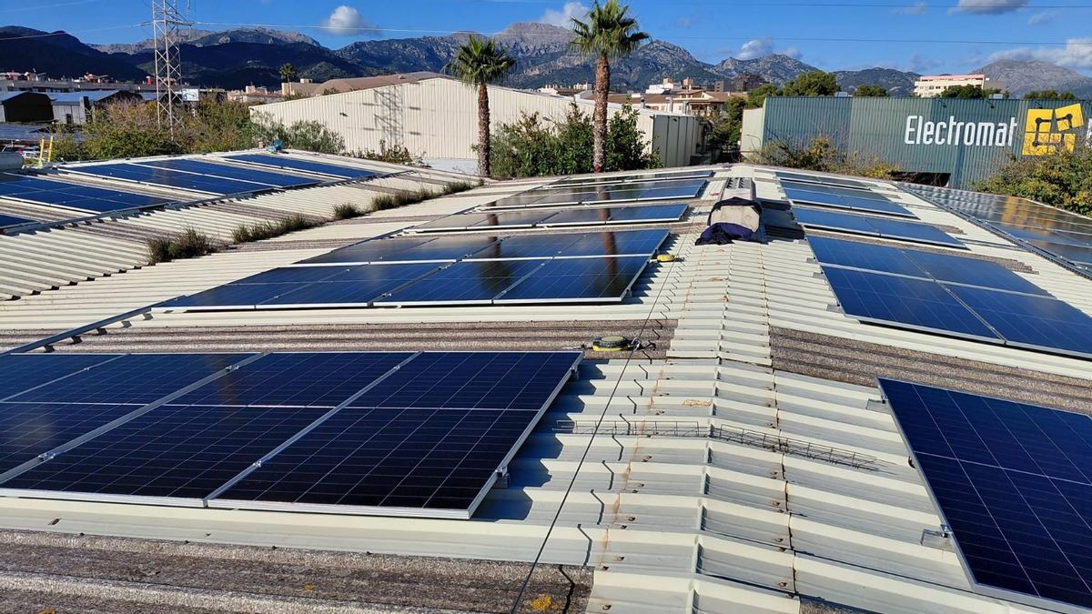 El Ayuntamiento tiene en marcha varios proyectos de instalación de placas fotovoltaicas.