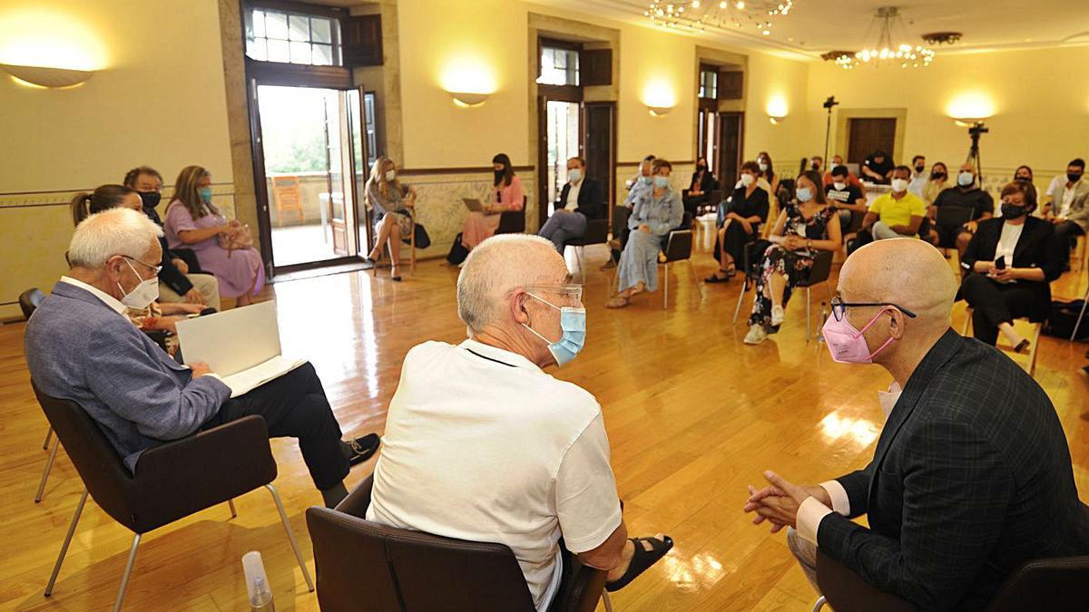 Encuentro de diseñadores en el Pazo de Liñares |  BERNABÉ/JAVIER LALÍN