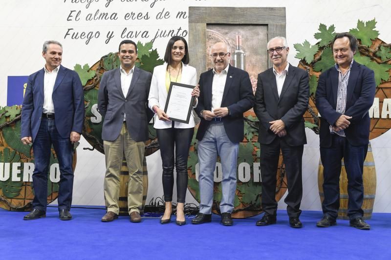 GRAN CANARIA  14-05-2018   LAS PALMAS DE GRAN CANARIA. Descorche de la primera botella de vino de esta temporada. FOTOS: JUAN CASTRO  | 14/05/2018 | Fotógrafo: Juan Carlos Castro