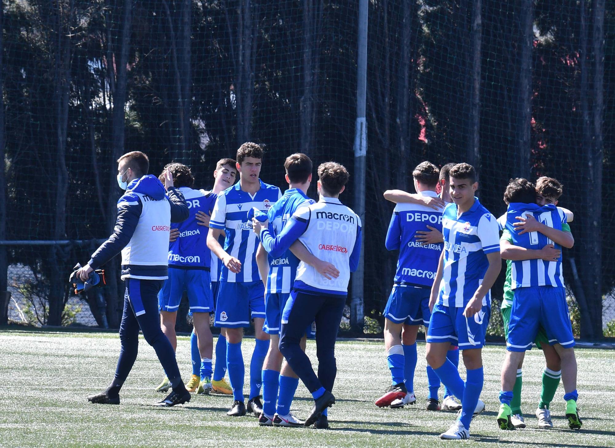 El Dépor juvenil le gana 0-2 al Calasanz y se impone en la fase gallega de la División de Honor