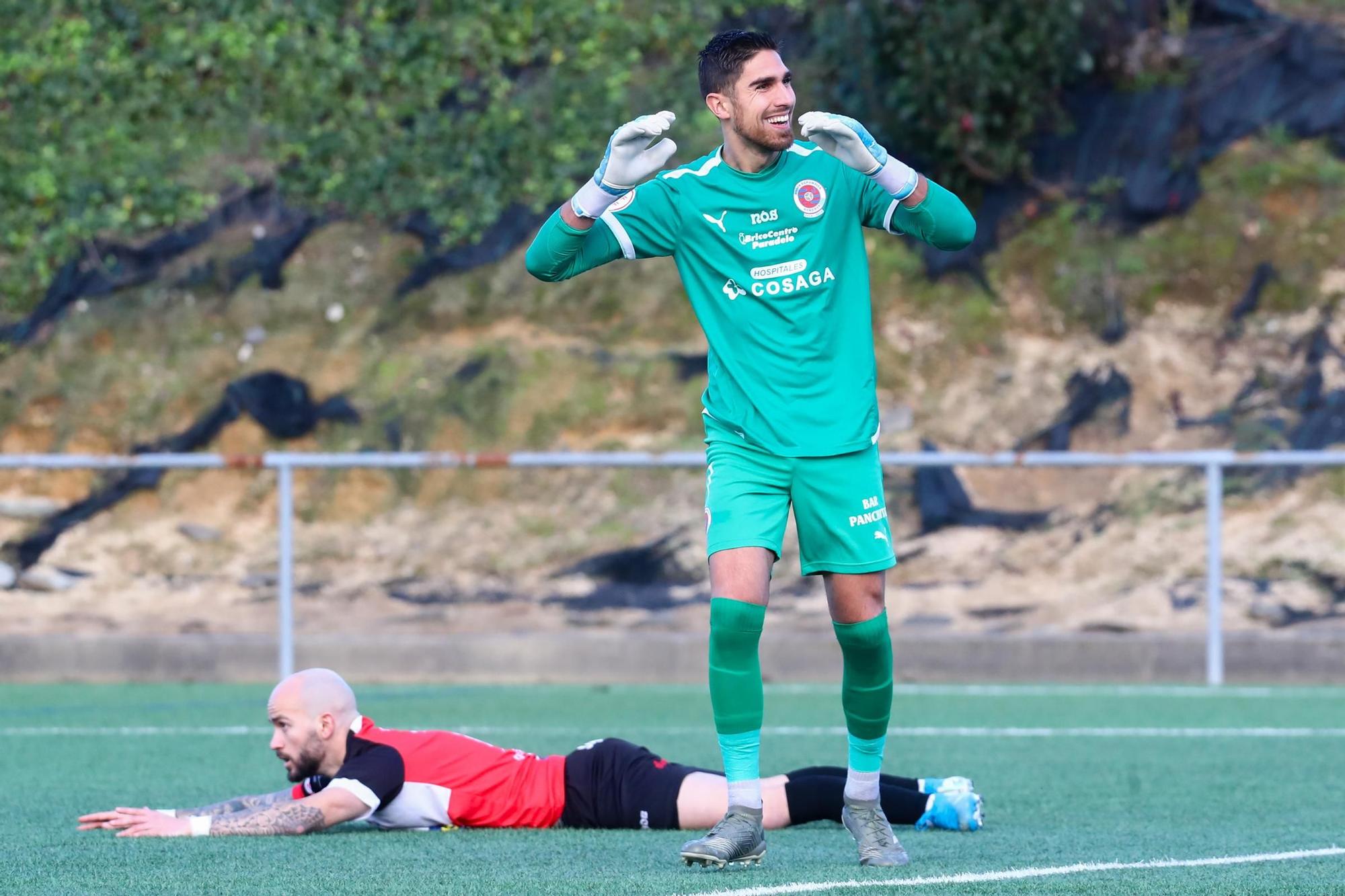 Las mejores imágenes de la victoria del Arosa ante la Unión Deportiva Ourense (1-0)