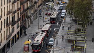 La nova ronda de Sant Antoni provoca embussos d’autobusos