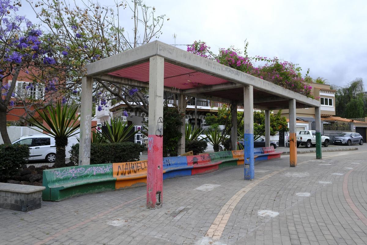 Mal estado de la Plaza Gabriel Megías Pombo en Las Alcaravaneras (Las Palmas de Gran Canaria) Mal estado de la Plaza Gabriel Megías Pombo en Las Alcaravaneras (Las Palmas de Gran Canaria)