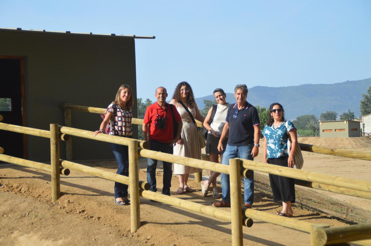 Tècnics de visita a l'Estany amb l'alcaldessa Anna Massot i el director del Parc Ponç Feliu