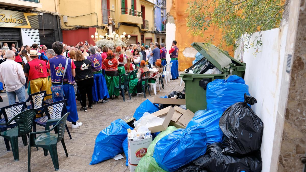 El Ayuntamiento y Ecovidrio quieren potenciar el reciclaje durante las fiestas de Moros y Cristianos.