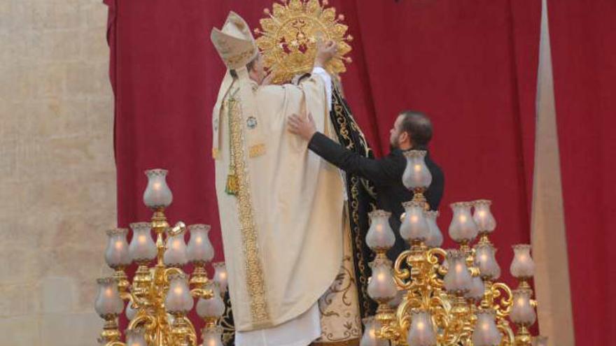 Un día para la historia. La ceremonia de coronación canónica dio lugar a imágenes de gran belleza.  DIEGO FOTÓGRAFOS