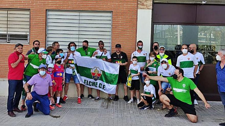 La afición del Elche ruega «sufrir menos»