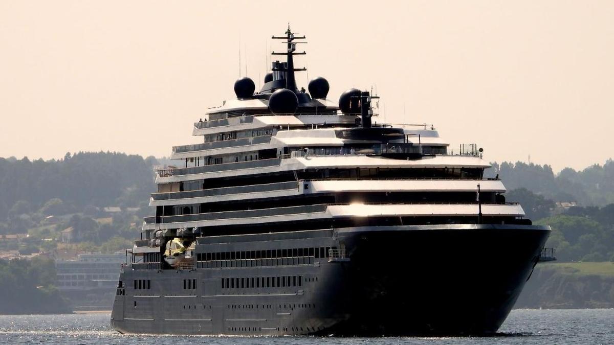 El «Evrima», esta mañana antes de su atraque en el muelle de A Coruña