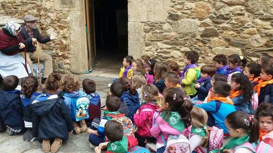 Niños del rural cullerdense estrenan un museo