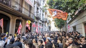 La mobilització veïnal ajorna el desnonament de Sant Agustí