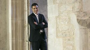Pedro Sánchez, secretari general del PSOE, planteja una pregunta a Albert Rivera, de Ciutadans.