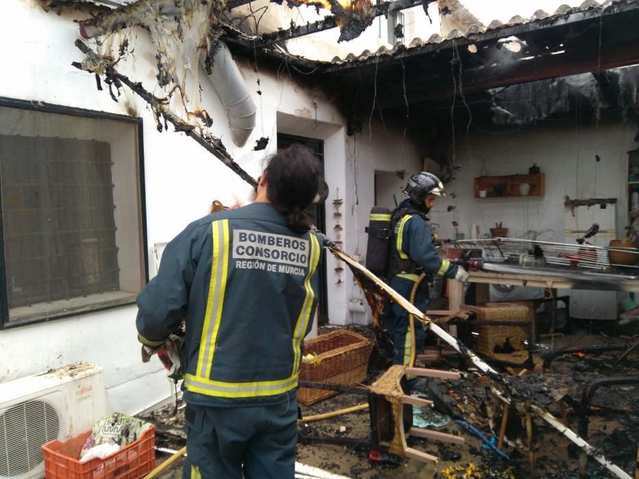 Extinguido el incendio de la chimenea de una vivienda en el centro de Mula