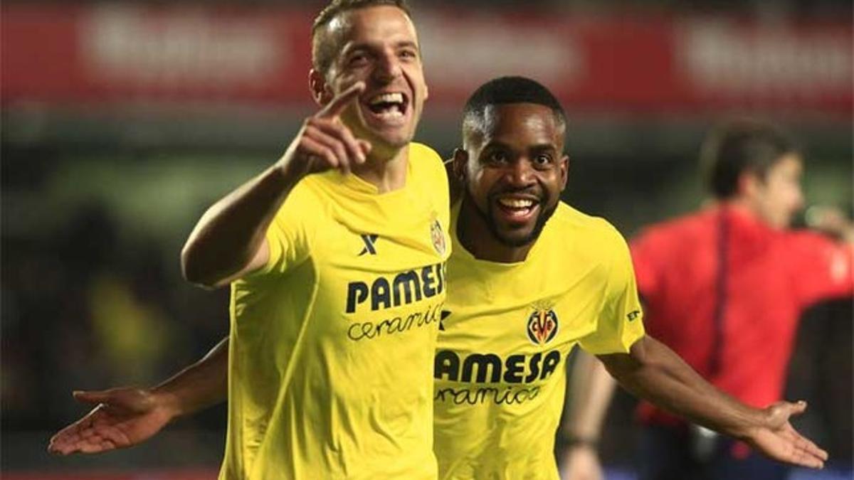 Bakambú y Soldado celebran el 1-0 favorable al Villarreal frente al Real Madrid
