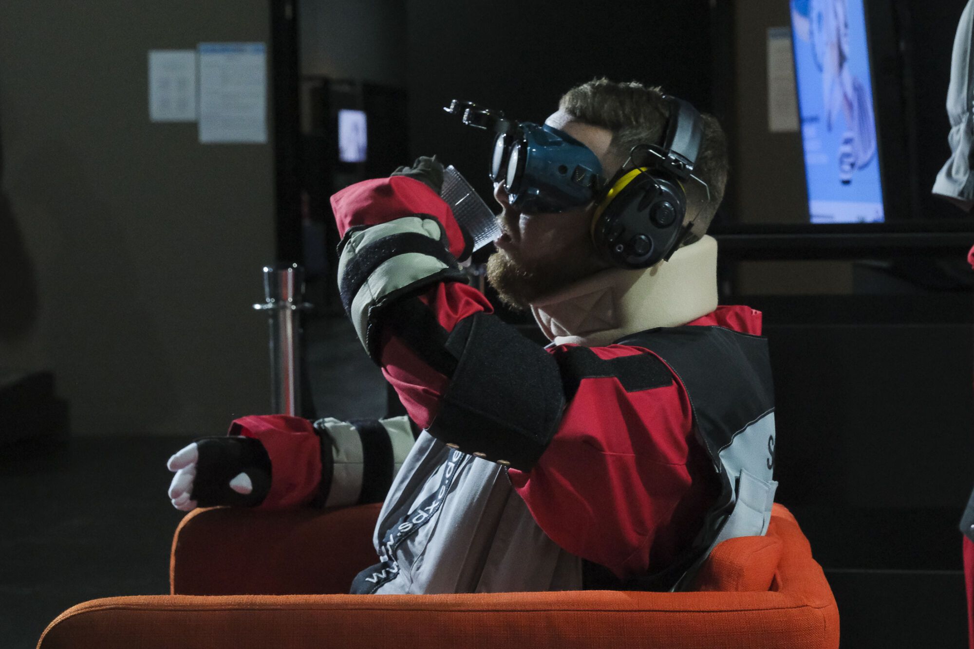Traje en el Museo Elder que simula el envejecimiento