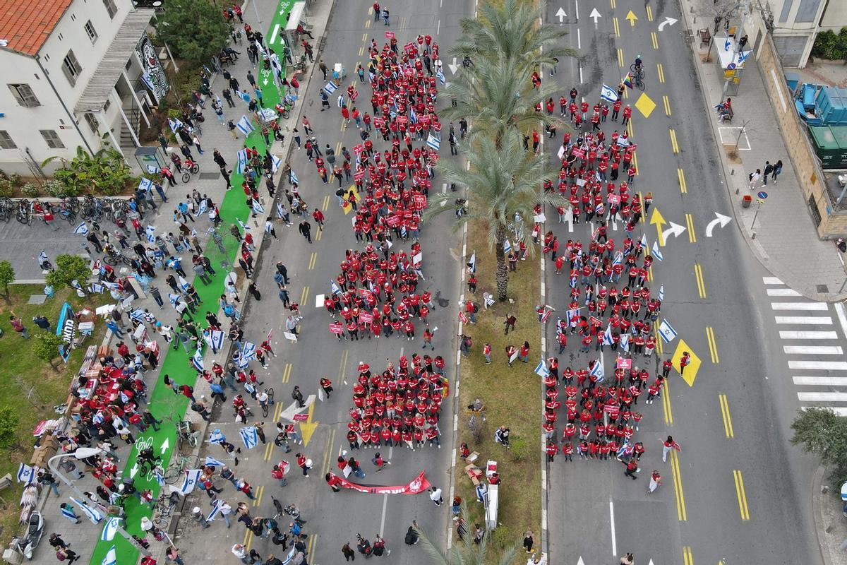 Manifestaciones en Tel Aviv contra las controvertidas reformas legales que promociona el gobierno de extrema derecha del país