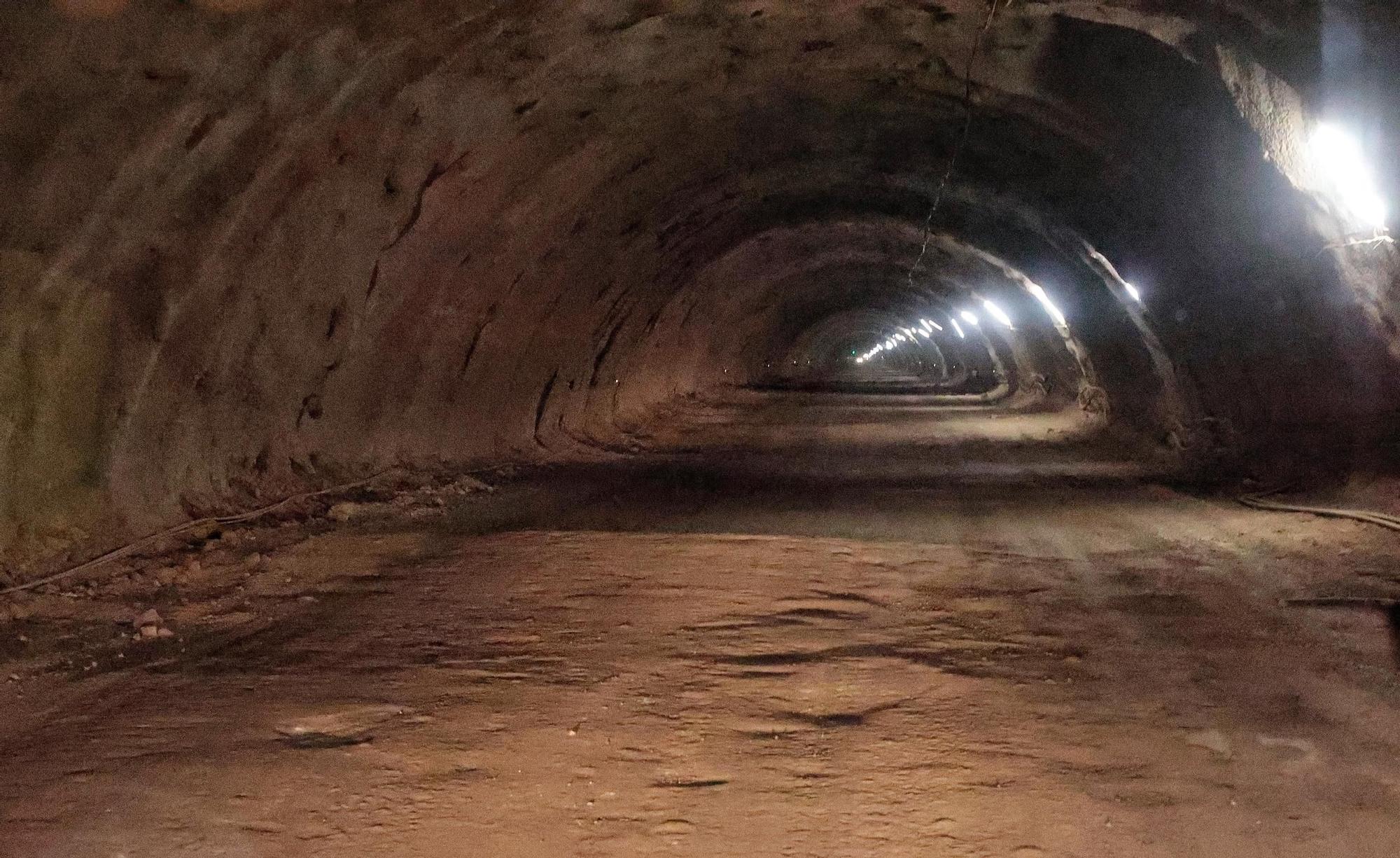 Visita al túnel de Erjos