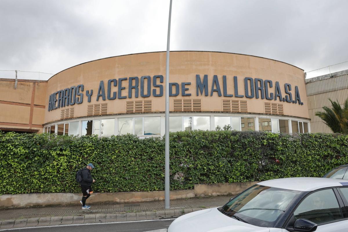 LOCAL. POLIGONO DE SON CASTELLO, PIMA, HIERROS Y ACEROS Y LA GRAN VIA ASIMA.