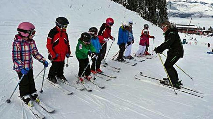 Alumnes de la Cerdanya en una jornada d&#039;esquí de Setmana Blanca