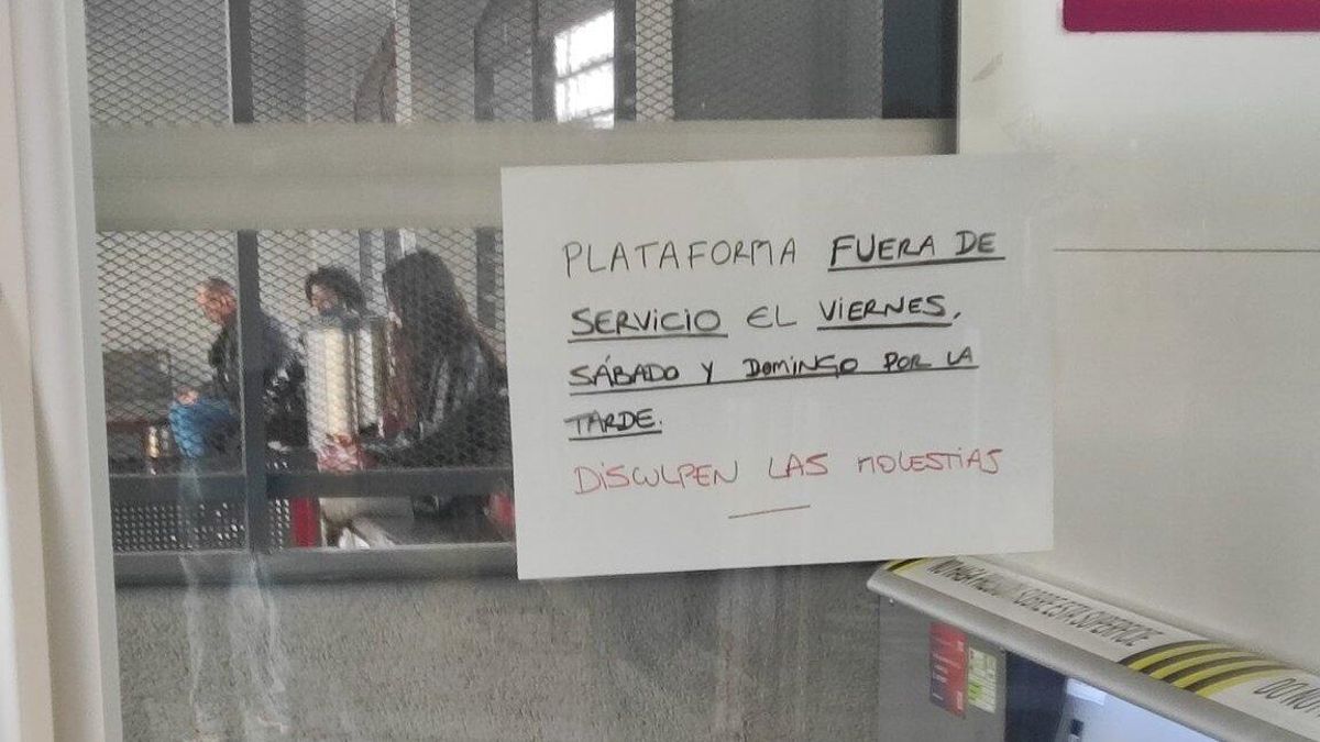 La plataforma de la estación se encuentra temporalmente fuera de servicio.