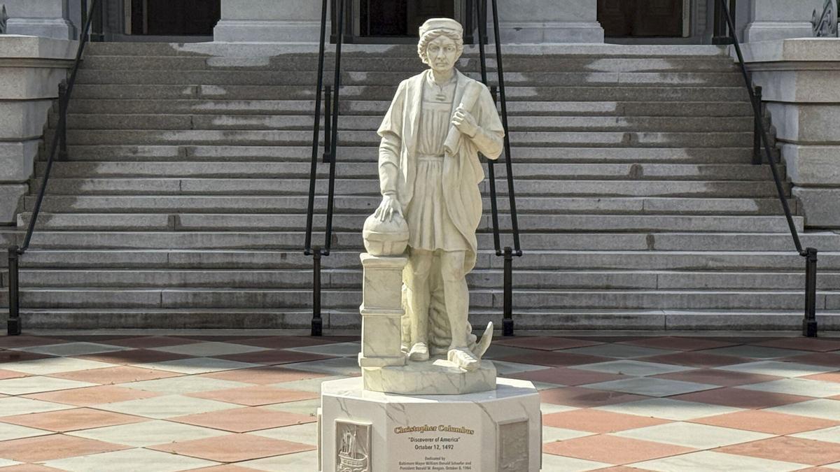 TRUMP COLOM | Trump instal·la una estàtua de Cristòfor Colom a la Casa ...