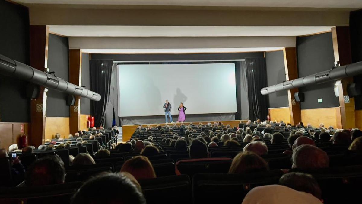 El cine se llenó en el preestreno de "Pájaros"