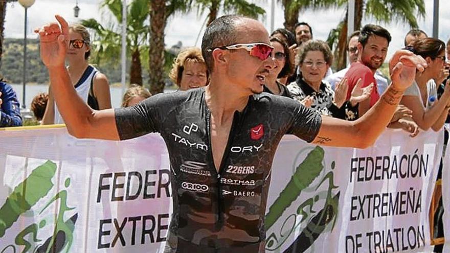 Diego Paredes y Laura Martín, campeones de Extremadura de Triatlón Cros en Orellana