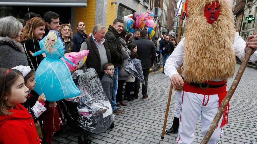 Un Sidro, ayer, en vanguardia del desfile de Güevos Pintos.