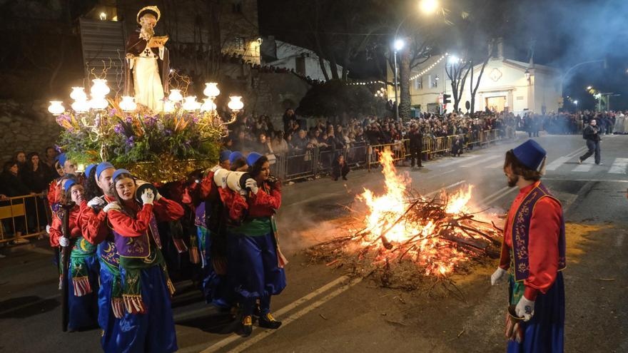 Elda enaltece a San Antón