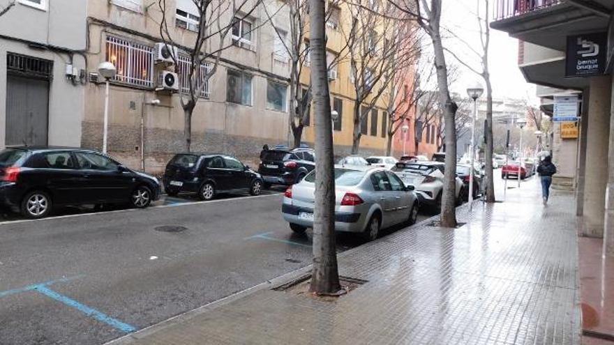 Imatge de la zona blava implantada al carrer de Carrasco i Formiguera