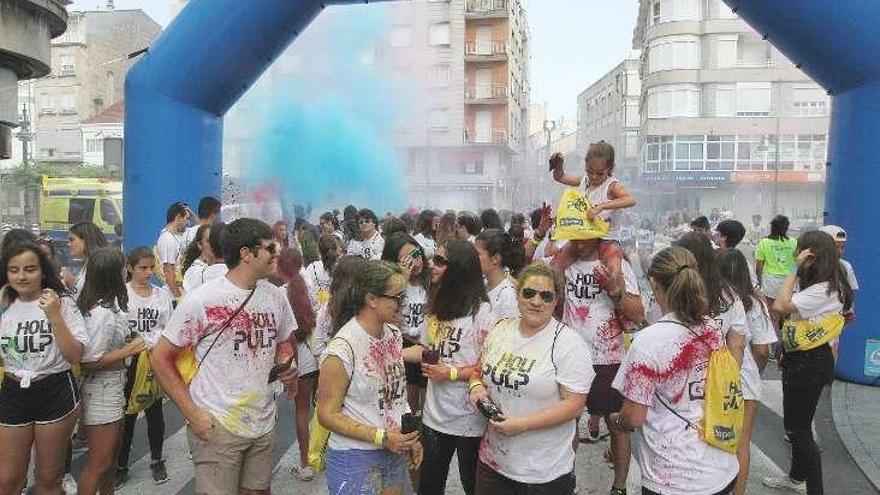 Jóvenes, en la salida de la Holi Pulpo de O Carballiño. // I. Osorio