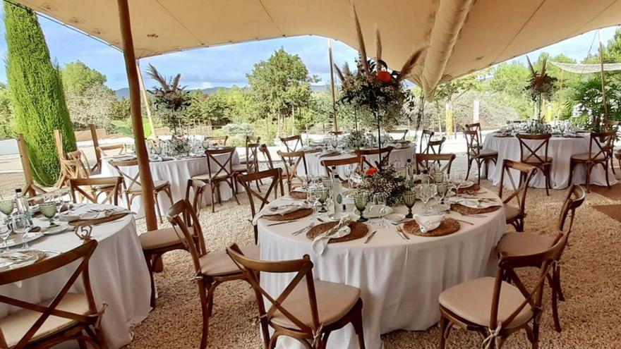 Una boda única en Ibiza entre jardines de flora autóctona
