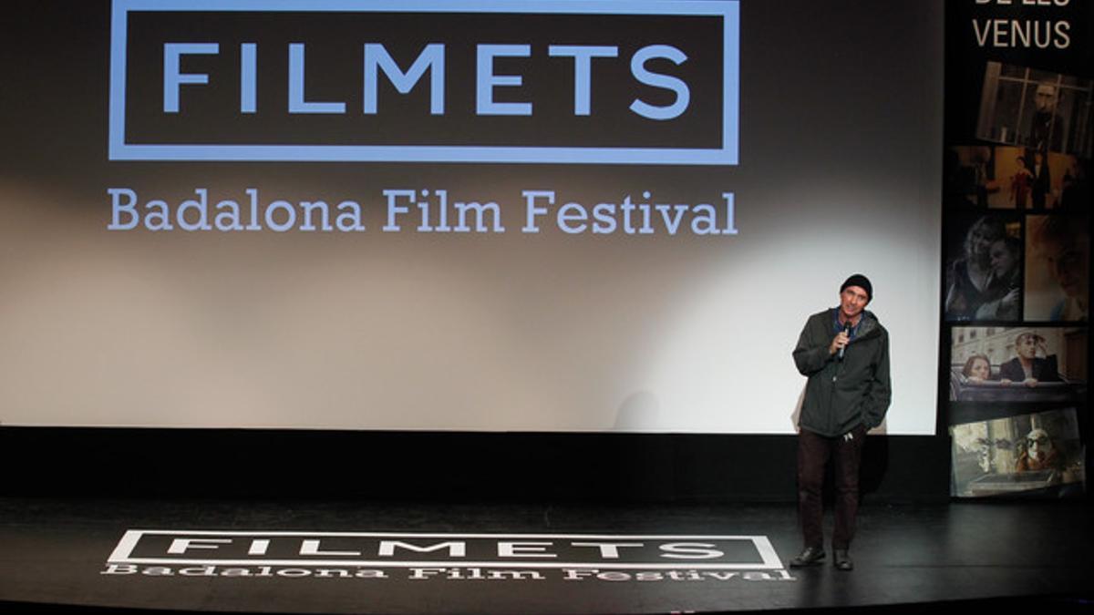 Lluís Llach interpretando por sorpresa 'L'Estaca' en el Festival Filmets de Badalona.