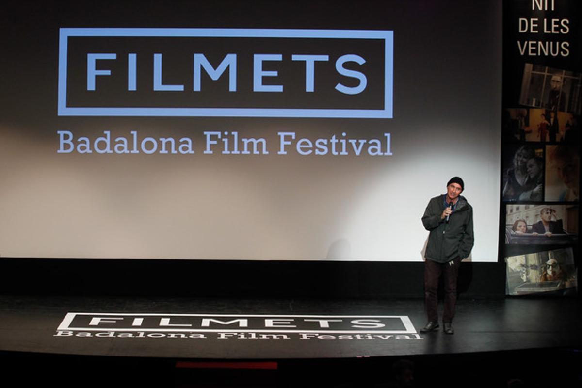 Lluís Llach interpretant per sorpresa ’L’estaca’ al Festival Filmets de Badalona. Lluís Llach interpretant per sorpresa ’L’estaca’ al Festival Filmets de Badalona.