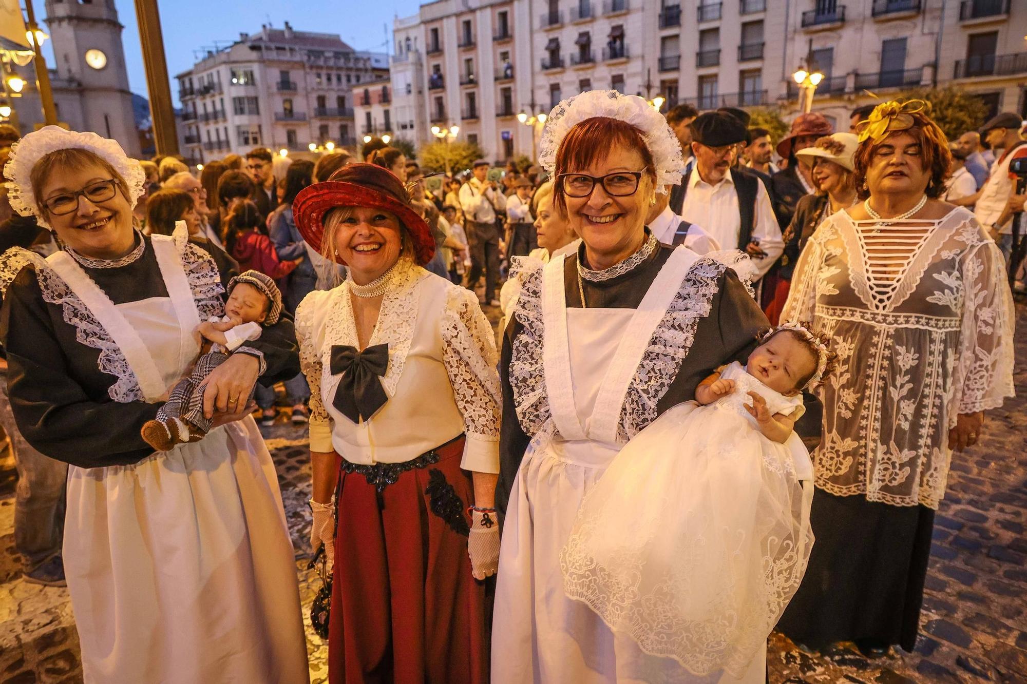 Inicio de la Feria Modernista de Alcoy 2025