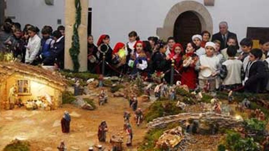 200 piezas forman el Belén del Palacio de Carvajal de Cáceres