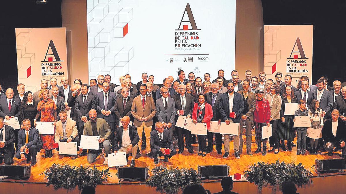 Foto de familia de los premiados.